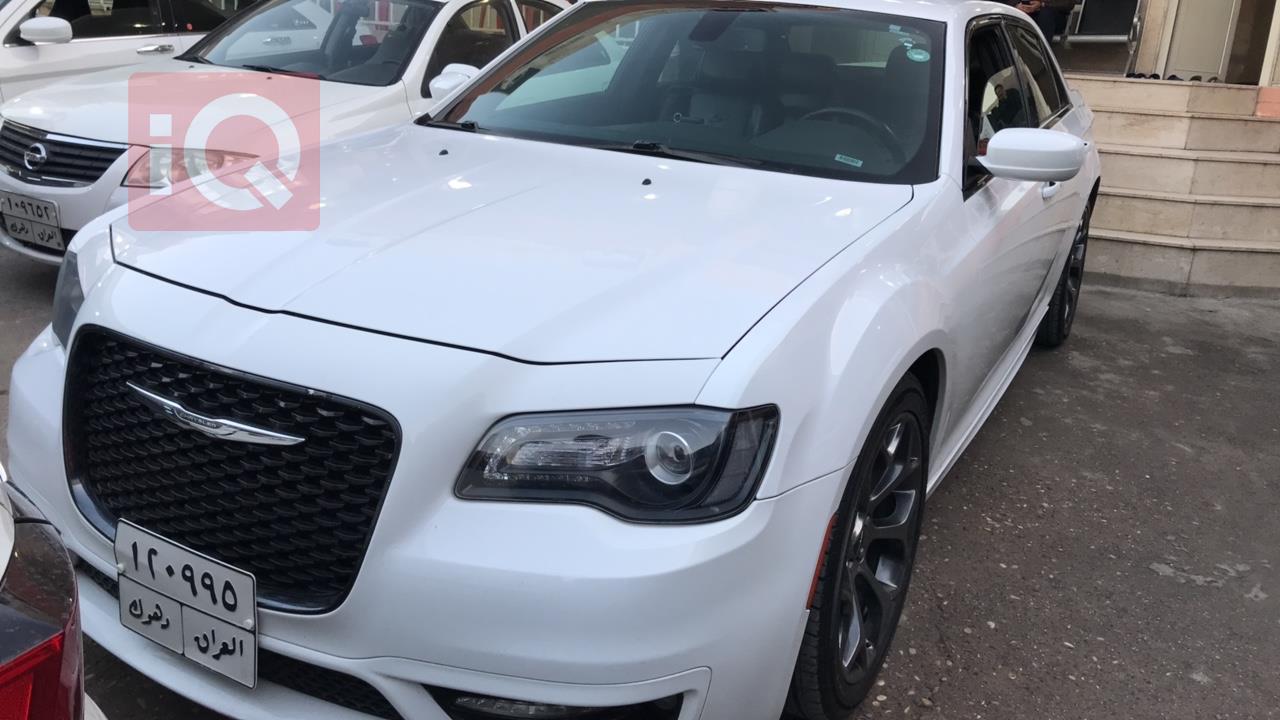 کرایسلەر 300